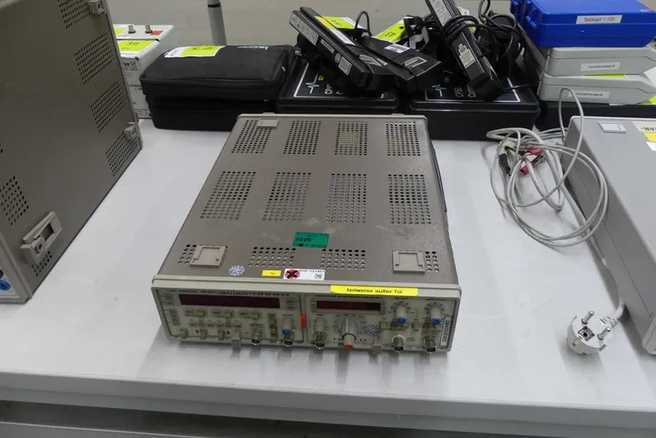 HAMEG Frequenzzähler u. Funktionsgenerator Typ: HM 8021-3/HM 8030-3